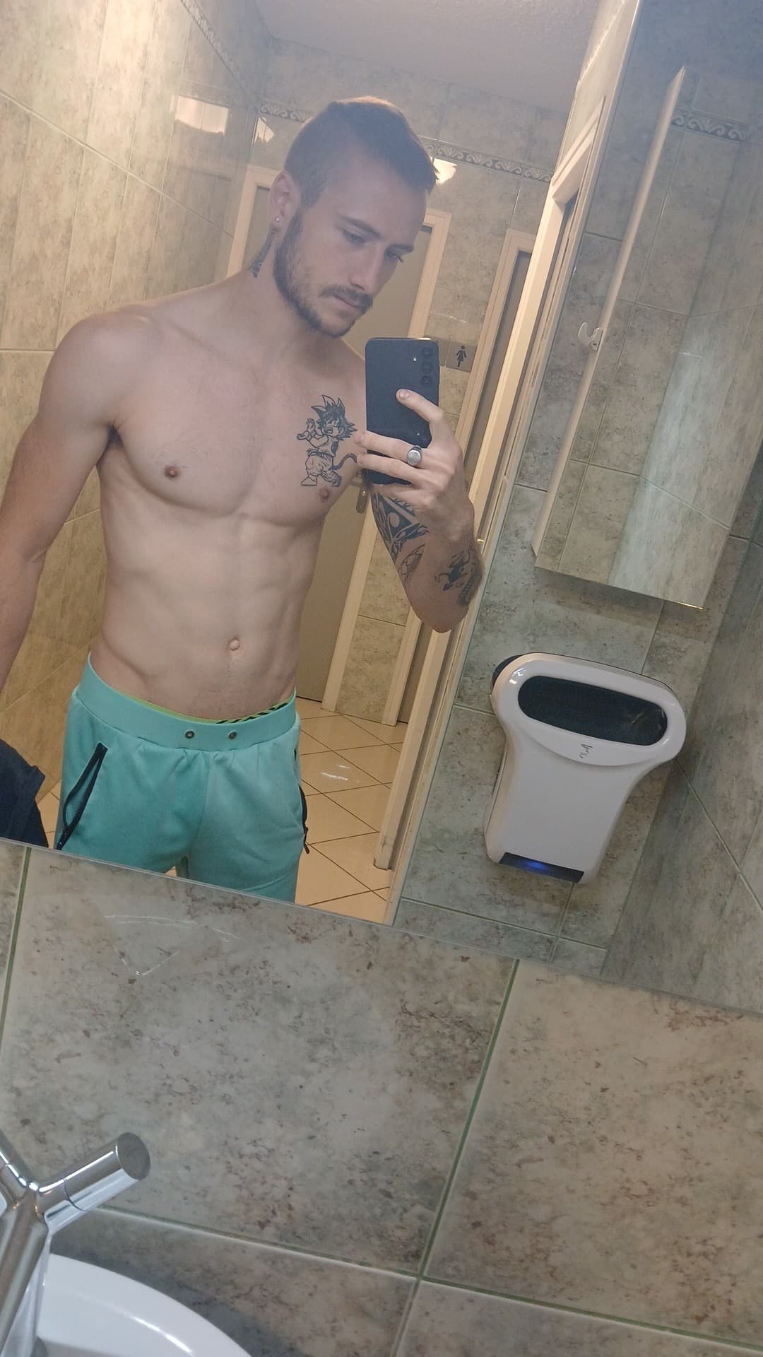 Kenzi - Rencontre Asiatique à Ulisbach Profil de Kenzi, 26 ans, Rencontre Asiatique à Ulisbach (Saint-Gall)